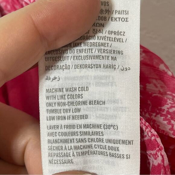 Abercrombie & Fitch, Mini Skirt Flowy. Size Large. In excellent condition! - Picture 3 of 7